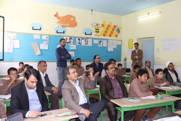 به مناسبت هفته بزرگداشت مقام شامخ معلم:

دیدار صمیمانه مسئولان دانشگاه فرهنگیان یزد با دانش آموختگان دانشگاه در مدارس استان 33