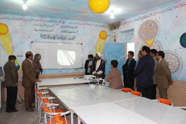 به مناسبت هفته بزرگداشت مقام شامخ معلم:

دیدار صمیمانه مسئولان دانشگاه فرهنگیان یزد با دانش آموختگان دانشگاه در مدارس استان 19