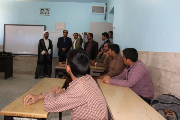 به مناسبت هفته بزرگداشت مقام شامخ معلم:

دیدار صمیمانه مسئولان دانشگاه فرهنگیان یزد با دانش آموختگان دانشگاه در مدارس استان 20