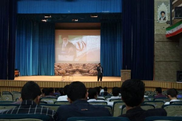 به مناسبت روزجوان در پردیس شهیدان پاک نژاد یزد برگزار شد:

همایش جوانان، ورزش، سلامت و ایمنی 6