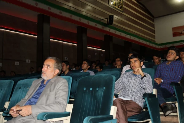 به مناسبت روزجوان در پردیس شهیدان پاک نژاد یزد برگزار شد:

همایش جوانان، ورزش، سلامت و ایمنی 11