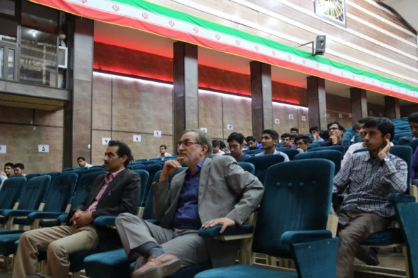 به مناسبت روزجوان در پردیس شهیدان پاک نژاد یزد برگزار شد:

همایش جوانان، ورزش، سلامت و ایمنی 13