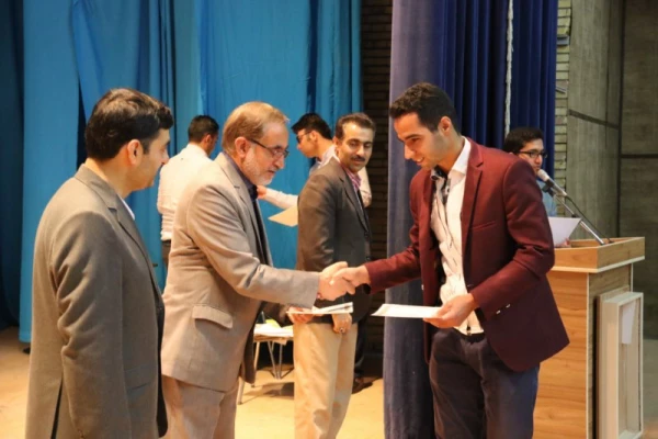 به مناسبت روزجوان در پردیس شهیدان پاک نژاد یزد برگزار شد:

همایش جوانان، ورزش، سلامت و ایمنی 20