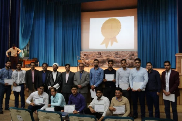 به مناسبت روزجوان در پردیس شهیدان پاک نژاد یزد برگزار شد:

همایش جوانان، ورزش، سلامت و ایمنی 21