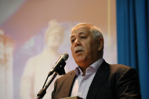 به مناسبت 25 اردیبهشت ماه:

همایش بزرگداشت فردوسی در پردیس شهیدان پاک نژاد یزد برگزار شد
 6