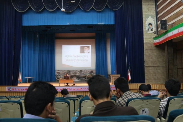 در پردیس شهیدان پاک نژاد یزد برگزار شد:

کارگاه آموزشی سواد رسانه ای، فرصت ها و تهدیدهای شبکه های اجتماعی
 6