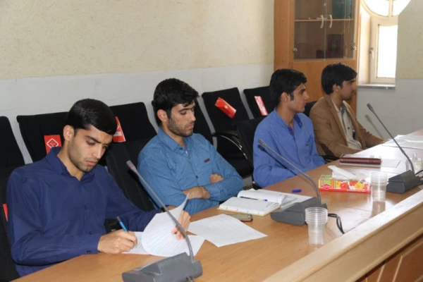 نشست صمیمی مسئولان تشکل ها و انجمن های علمی دانشجویی با مدیر استانی دانشگاه فرهنگیان یزد
 3