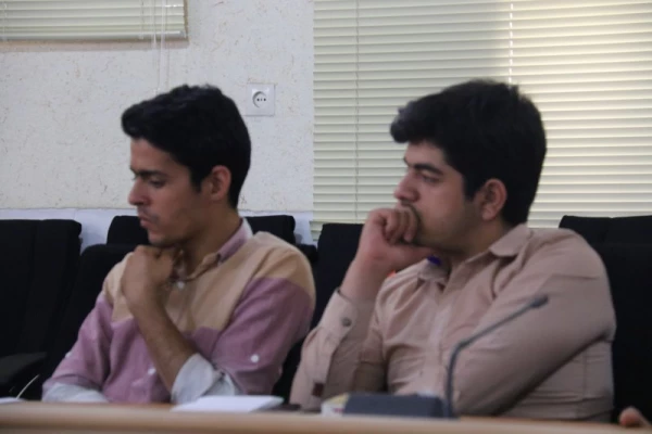 نشست صمیمی مسئولان تشکل ها و انجمن های علمی دانشجویی با مدیر استانی دانشگاه فرهنگیان یزد
 9