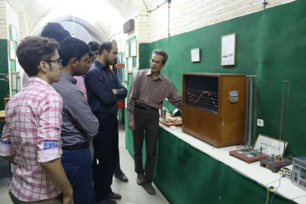 بازدید جمعی دانشجومعلمان پردیس  از موزه علوم طبیعی یزد 3