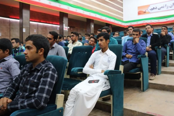 با همکاری کانون قرآن و عترت پردیس برگزار شد:

محفل انس با قرآن 8