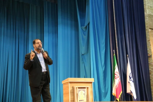 با همکاری کانون قرآن و عترت پردیس برگزار شد:

محفل انس با قرآن 11