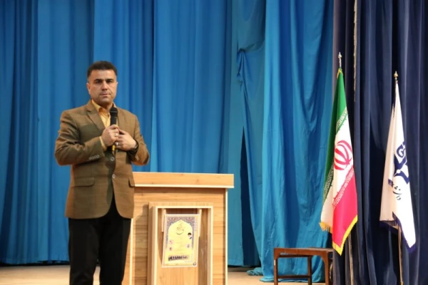 با همکاری کانون قرآن و عترت پردیس برگزار شد:

محفل انس با قرآن 12