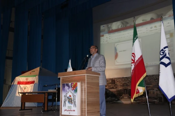 به مناسبت هفته پدافند غیرعامل صورت پذیرفت:

کارگاه آموزشی آشنایی با مبانی پدافند غیر عامل برای دانشجومعلمان 4