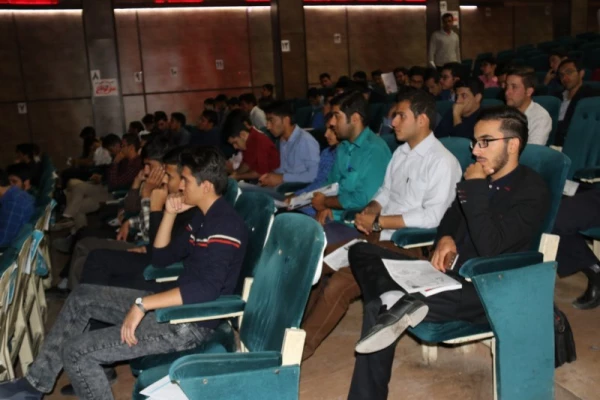 به مناسبت هفته پدافند غیرعامل صورت پذیرفت:

کارگاه آموزشی آشنایی با مبانی پدافند غیر عامل برای دانشجومعلمان 6