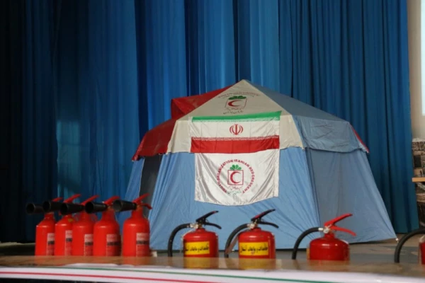 به مناسبت هفته پدافند غیرعامل صورت پذیرفت:

کارگاه آموزشی آشنایی با مبانی پدافند غیر عامل برای دانشجومعلمان 9