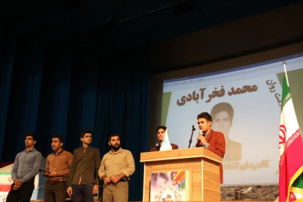 به مناسبت هفته پدافند غیرعامل صورت پذیرفت:

کارگاه آموزشی آشنایی با مبانی پدافند غیر عامل برای دانشجومعلمان 11