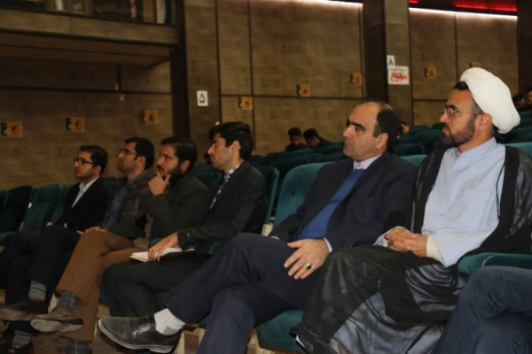 به همت بسیج دانشجویی پردیس شهیدان پاک نژاد یزد برگزار شد:

مراسم روز  گرامیداشت روز دانشجو 3