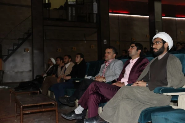 به همت انجمن علمی الهیات پردیس شهیدان پاک نژاد برگزار شد:

کارگاه آموزشی سواد رسانه ای، سواد خبری 5