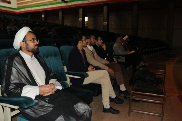 به همت انجمن علمی الهیات پردیس شهیدان پاک نژاد برگزار شد:

کارگاه آموزشی سواد رسانه ای، سواد خبری 6