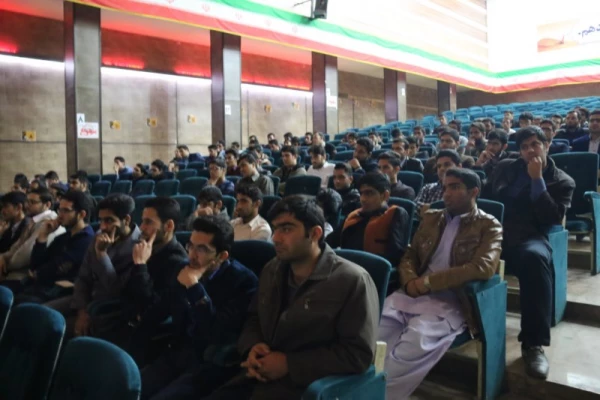 به همت انجمن علمی الهیات پردیس شهیدان پاک نژاد برگزار شد:

کارگاه آموزشی سواد رسانه ای، سواد خبری 7