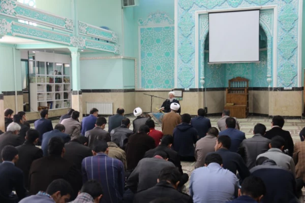 آیت الله ناصری در جمع دانشجومعلمان پردیس شهیدان پاک نژاد یزد :

حرفه معلمی ساختار انسانیت را معنا می بخشد. 3