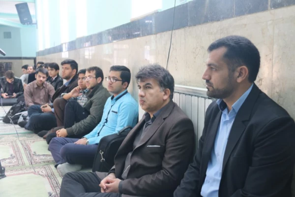 آیت الله ناصری در جمع دانشجومعلمان پردیس شهیدان پاک نژاد یزد :

حرفه معلمی ساختار انسانیت را معنا می بخشد. 7