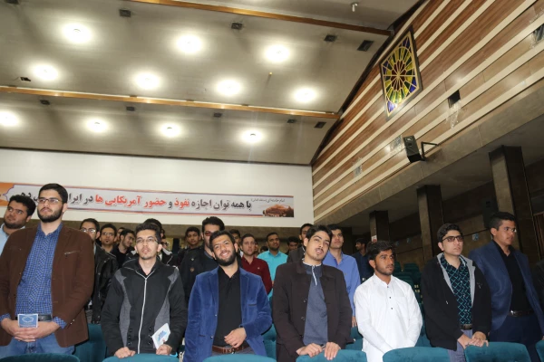 همایش «آشنایی با انجمن معتادان گمنام  و فعالیت های آنان» در سالن آمفی تئاتر پردیس شهیدان پاک نژاد یزد برگزار شد. 
 2