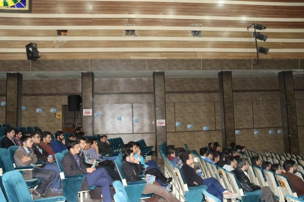 همایش «آشنایی با انجمن معتادان گمنام  و فعالیت های آنان» در سالن آمفی تئاتر پردیس شهیدان پاک نژاد یزد برگزار شد. 
 2