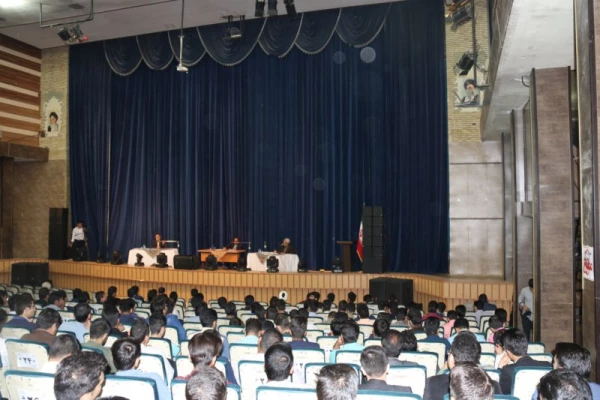 مناظره سیاسی با موضوع واکاوی اعتراضات مردمی در دی ماه 96
 2