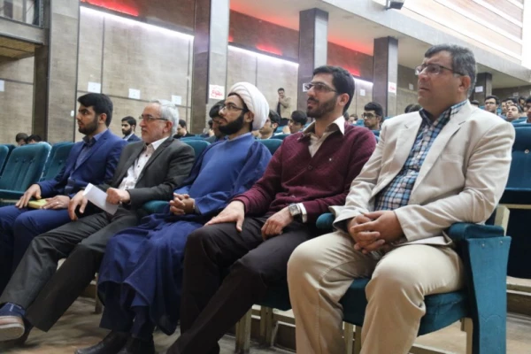 همایش فرهنگی "فالوده شیرازی خیابان وال استریت" 
 2