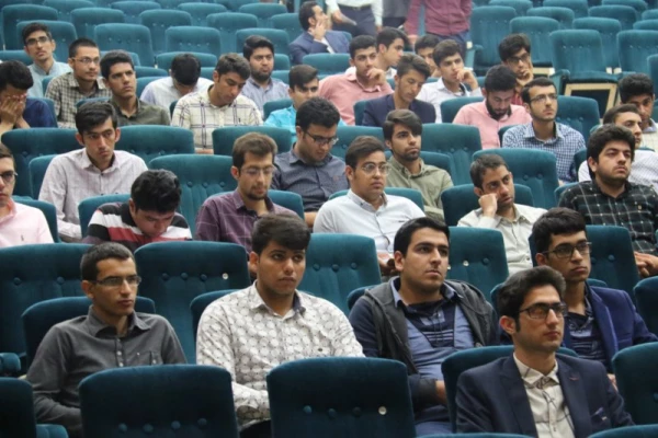 همایش فرهنگی "فالوده شیرازی خیابان وال استریت" 
 3