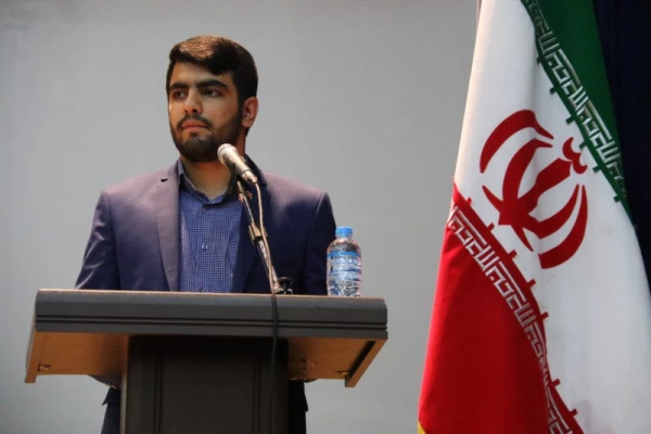 همایش فرهنگی "فالوده شیرازی خیابان وال استریت" 
 4