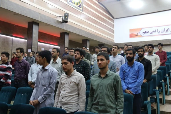 همایش فرهنگی "فالوده شیرازی خیابان وال استریت" 
 6