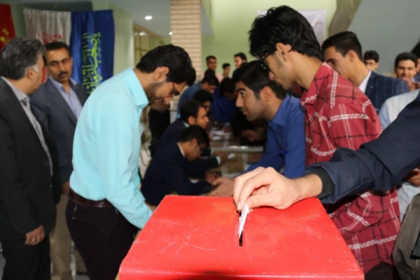 انتخابات شورای صنفی دانشجویان پردیس شهیدان پاک نژاد یزد برگزار شد 
 6