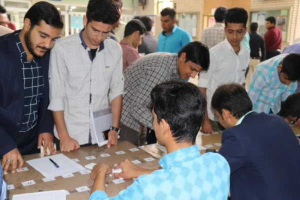 انتخابات شورای صنفی دانشجویان پردیس شهیدان پاک نژاد یزد برگزار شد 
 7