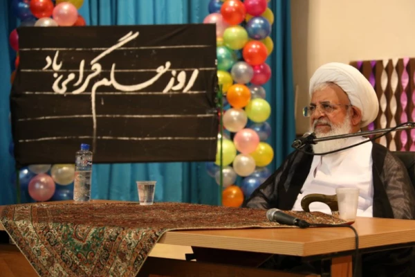 برگزاری مراسم جشن هفته معلم در دانشگاه فرهنگیان یزد ویژه دانشجو معلمان
 3