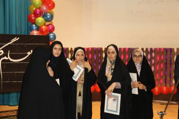 برگزاری مراسم جشن هفته معلم در دانشگاه فرهنگیان یزد ویژه دانشجو معلمان
 17