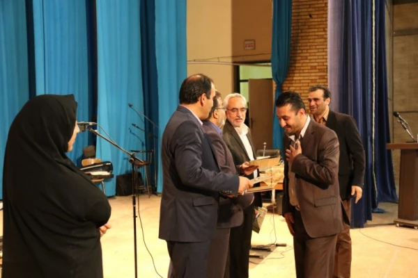 برگزاری مراسم جشن هفته معلم در دانشگاه فرهنگیان یزد ویژه پیشکسوتان، اساتید و کارکنان دانشگاه
 19