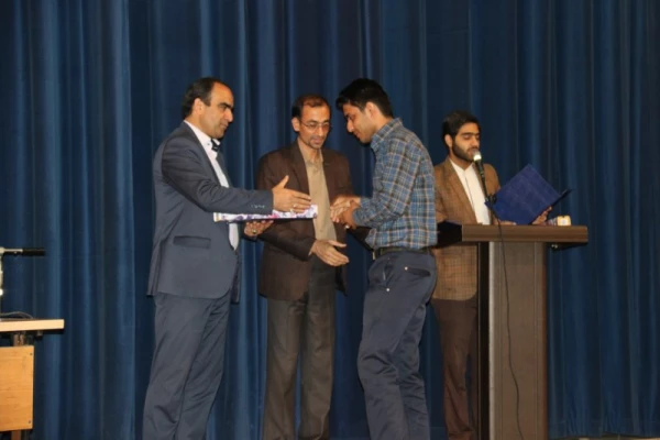 همایش فرهنگی محیط زیست به همت کانون دانشجویی محیط زیست پردیس شهیدان پاک نژاد یزد برگزار شد.
 7