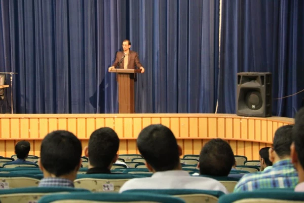 همایش فرهنگی محیط زیست به همت کانون دانشجویی محیط زیست پردیس شهیدان پاک نژاد یزد برگزار شد.
 9