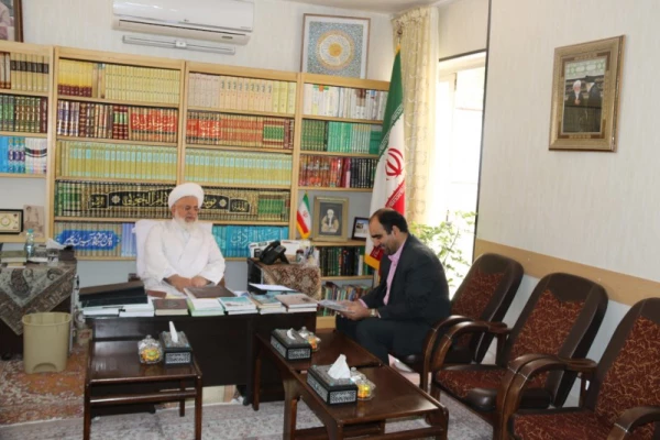 دیدار مدیر امور پردیس های استان با امام جمعه و نماینده ولی فیه در استان به منظور معرفی دانشگاه فرهنگیان از طریق تعامل با ائمه جماعات و استفاده از ظرفیت خطبه های پیش از نماز جمعه
 2