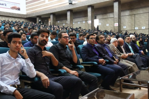 مراسم استقبال از دانشجویان جدید الورود به روایت تصویر
 18