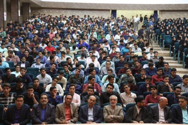 مراسم استقبال از دانشجویان جدید الورود به روایت تصویر
 19