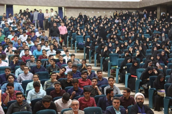 سخنان دکتر رضایی در مراسم استقبال از دانشجویان جدید الورود
 2