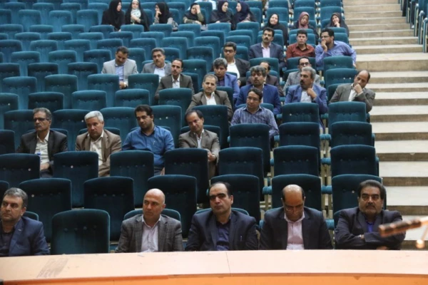 همایش مدیران و معاونین مدارس میزبان اساتید و معلمان راهنمای درس کارورزی
 5