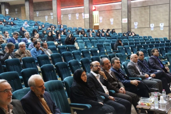 همایش مدیران و معاونین مدارس میزبان اساتید و معلمان راهنمای درس کارورزی
 6