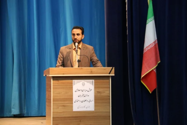 همایش مدیران و معاونین مدارس میزبان اساتید و معلمان راهنمای درس کارورزی
 12