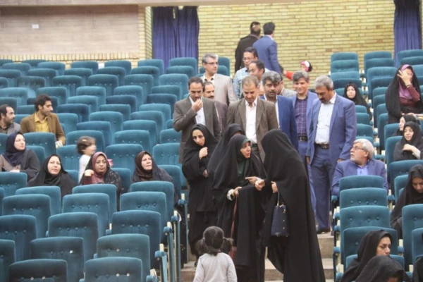 همایش مدیران و معاونین مدارس میزبان اساتید و معلمان راهنمای درس کارورزی
 13