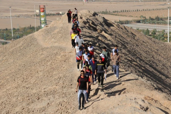 همایش کوهپیمایی کارکنان و دانشجو معلمان پردیس شهیدان پاک نژاد یزد به مناسبت هفته تربیت بدنی 
 2