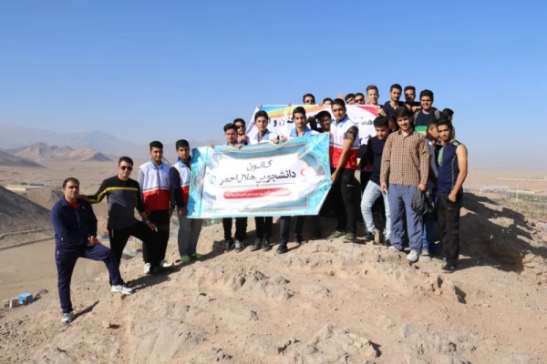 همایش کوهپیمایی کارکنان و دانشجو معلمان پردیس شهیدان پاک نژاد یزد به مناسبت هفته تربیت بدنی 
 5